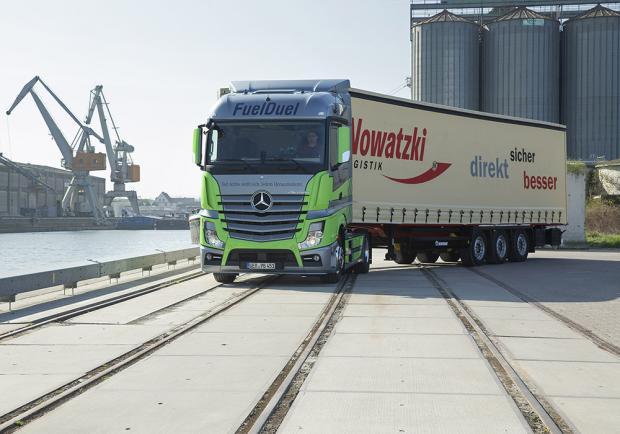 Mercedes Actros Fuel Duel zona industriale