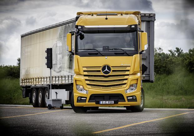 Mercedes-Benz Actros edizione limitata con rimorchio