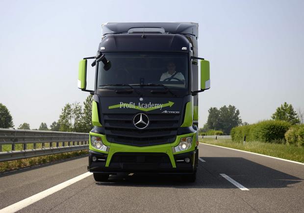 Mercedes-Benz Actros Intelligent Drive anteriore