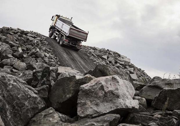 Volvo Trucks cambio I-Shift con primini trasporto pesante terreno accidentato