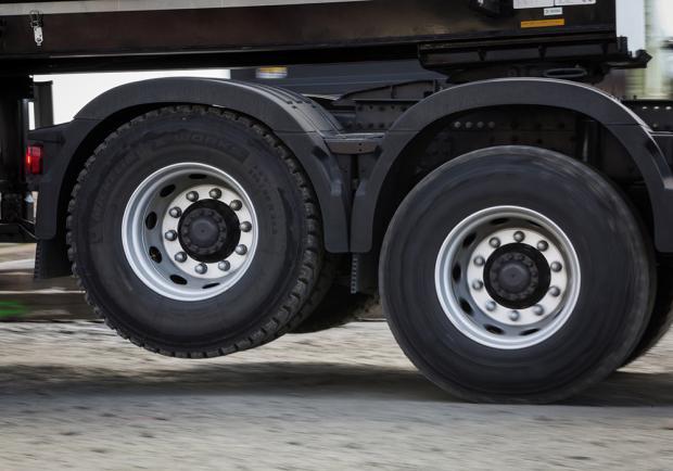 Volvo trucks Sollevamento asse in tandem dettaglio secondo asse
